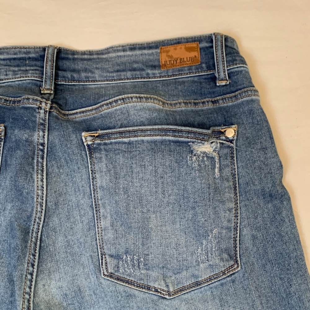 Judy Blue 14W Boyfriend Fit Distressed Jeans Curvy Stretch Zipper Fly Beautiful - Picture 7 of 12